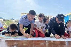 叩开留守儿童的心门图片