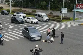 路遇交通事故伸出援手 "护士妈妈"收到感恩"回礼"图片