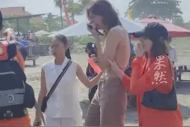 卡琳娜讲述仲尼溺水时刻：我想帮他，但海浪将我们分开 当地政府：这是意外事件图片