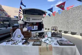 “北大毕业摆摊卖手串月入5万”引热议，当事人回应图片