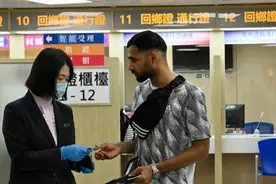 首批港澳居民来往内地通行证（非中国籍）获发证件，5年内可多次往返，单次停留不超过90日图片