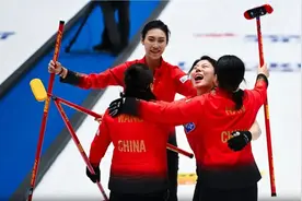 直通米兰冬奥！这俩哈尔滨姑娘帮助中国女壶重夺世锦赛奖牌图片