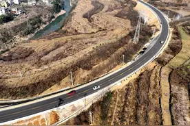国道246改扩建公路通车运行 ——群众“畅”“快”迎新年图片