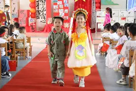 国庆展风采 民族时装秀——德清县上柏幼儿园开展民族环保时装秀活动图片