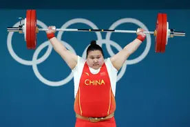 第40金！李雯雯在举重女子81公斤以上级夺金，这个“大宝贝”屋里摆满娃娃图片