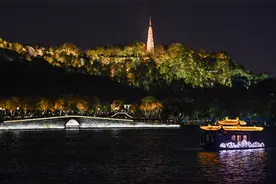 2024西湖游船夜游启航啦，这样看西湖夜景最烂漫图片