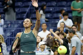 斗罢艰险又出发！郑钦文晋级美网女单八强，战萨巴伦卡力争复仇图片
