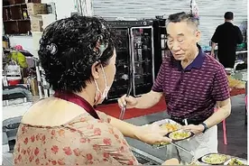 “候鸟老人”月亮湾“筑巢”图片