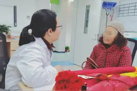 女子服用“偏方”美白，不料变“黄人”图片
