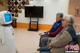 智慧养老机器人成“健康管家” 科技温情守护“夕阳红”图片