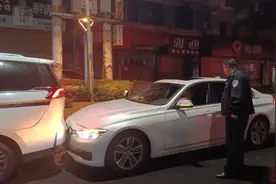 惊险！司机开车睡着“自动驾驶” 所长机智截停图片