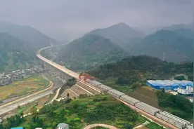 恩施至广元高速公路万州至开江段路基工程完成近8成  有望于2027年建成通车图片