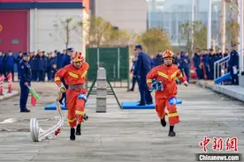 湖北黄石消防竞赛：比拼速度与技能图片