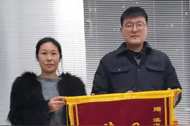 15岁少年雨夜落水，90后体育老师跳河救人图片