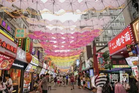 单日客流量创下了历史新高 台东步行街上演青岛版闪光夏天图片