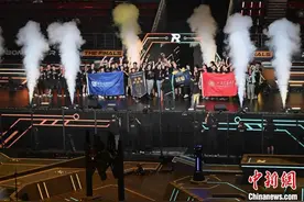 第二十三届全国大学生机器人大赛-机甲大师超级对抗赛在深圳举行图片