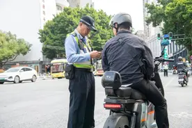 电动车车主注意！广州严查这一违法行为图片