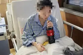 热闻|女生吃山楂致胃部出现巨大结石，还有哪些食物易诱发胃结石？图片