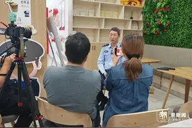 爱子离世后，父亲发现了酷似他的警察图片