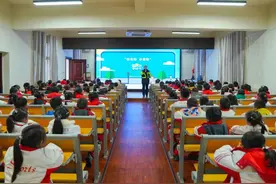 “知危险·会避险”交通安全课走进第八小学图片