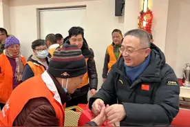 送上新春祝福！区领导慰问春节坚守岗位的一线工作者图片