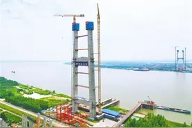 长江上最宽悬索桥——双柳长江大桥主塔全封顶图片