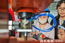分类推进高校改革，上海职业院校找准发展新路 “头雁+群雁”培养未来工匠图片