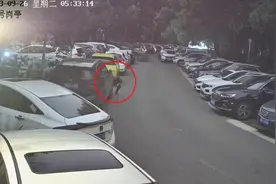宝马车停在小区被人划伤，民警查明真相帮车主挽回损失图片