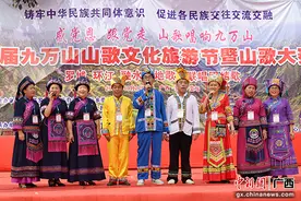 广西罗城：赛山歌 度假期图片