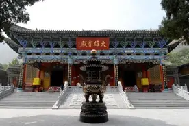 五泉山建筑群 遐迩闻名的陇上胜地图片