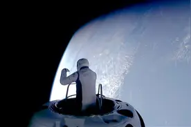 SpaceX太空行走背后：马斯克布局广，贝索斯失败后重启图片