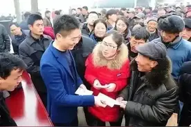 村民称刘强东发钱不是应该的，以后不发也感恩图片