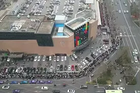 消费开门红！胖东来客流井喷，现场排队时长超4小时图片