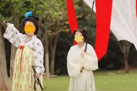 武汉一公园有人穿汉服被误认为日本装扮遭驱赶？园方称正调查图片