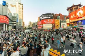 组图丨国庆长假第四天，长沙市中心热度不减图片