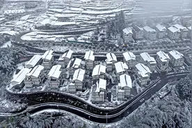 雪降长三角｜杭州市郊山路堵满追雪客，黄山银装素裹乾坤一色图片
