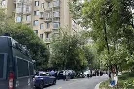 杭州2名工人安装空调从10楼坠落，业主要担责吗？律师解读图片
