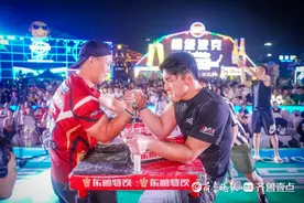 壮汉掰手腕！第五届青岛时尚体育节-斗腕公开赛举办​图片