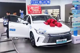 实探降价潮下的4S店：有比亚迪门店看车客户增5倍，提车要等一个月图片
