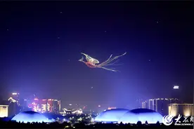 今夜，山东淄博亮了！千架无人机点亮城市夜空图片