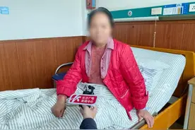 女子饭后常常腹胀腹痛，就医检查竟发现胆囊内藏着两颗“鸡蛋黄”大……图片
