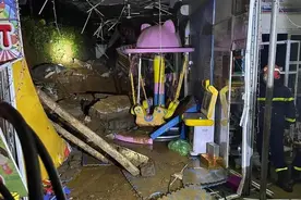 越南河内大雨导致山体滑坡，3名儿童遇难图片