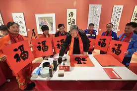送万福、进万家，最美微笑照、春联、福字送给劳动者图片