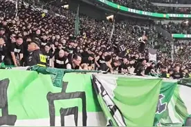人浪搞起来！气氛搞起来！国安球迷工体现场尽情庆祝绝杀申花图片