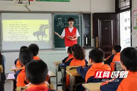 湖南科技学院：宋词经典诵读 送书香“下乡”图片