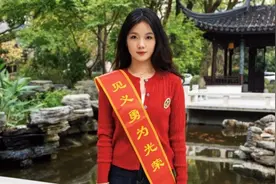 碎花裙女孩火了后拒绝直播带货！网友：人美心善，人间清醒图片