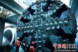 武汉地铁12号线两区间实现双线贯通图片