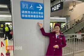 “地铁小姐姐连摔两跤滑跪救人”登上热搜榜二，当事人：每个站务人员见此情形都会冲图片