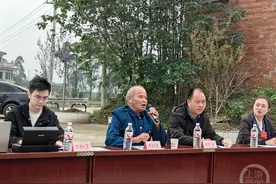 凝心聚力巴渝行｜网购3.2元取快递要5元 如何打通快递进村“最后一公里”图片