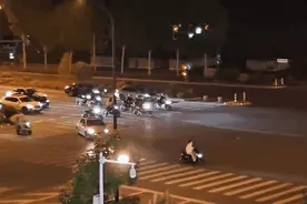 “翘头”少年深夜炸街！网友举报！图片